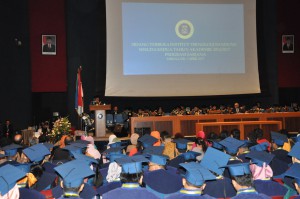 Pengukuhan Wisudawan Program Studi Sarjana, Fakultas Teknologi Industri ITB Tahun Akademik 2016/2017